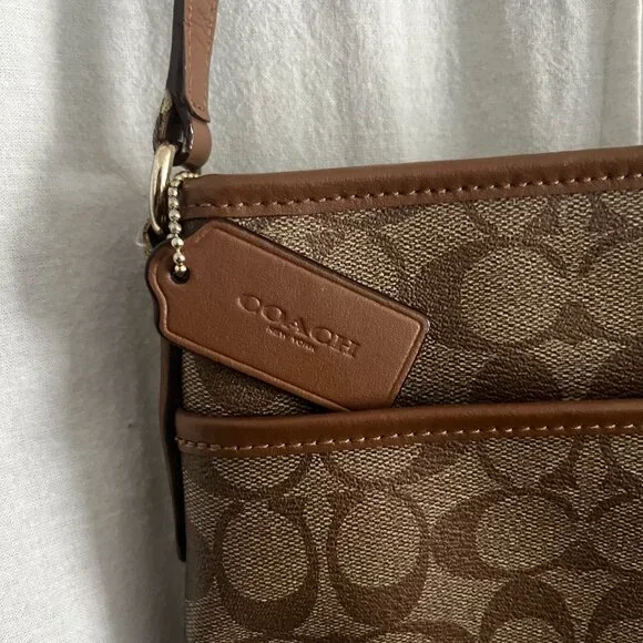 Coach Logo Bag - Picture 3 of 4